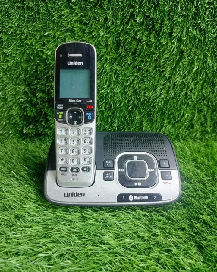 Uniden DECT 6.0 Cordless Phone With Bluetooth Link-to-Cell & Answering Machine – Silver